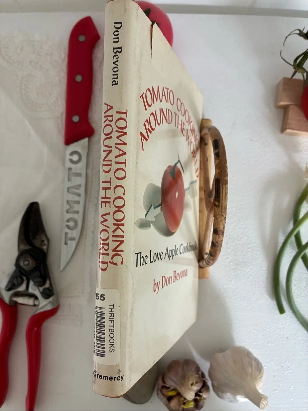 Tomato Cooking Around the World by - Red Cover Cookbook
